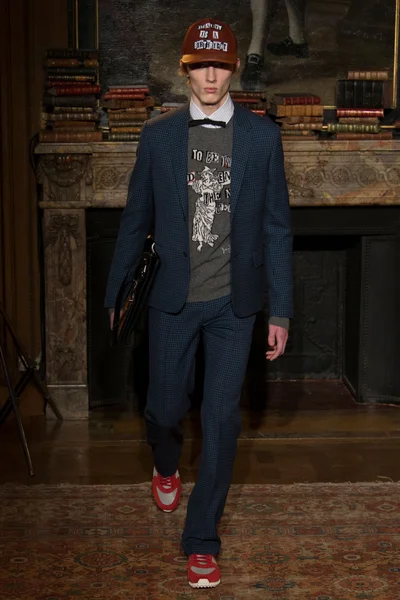 Look 9